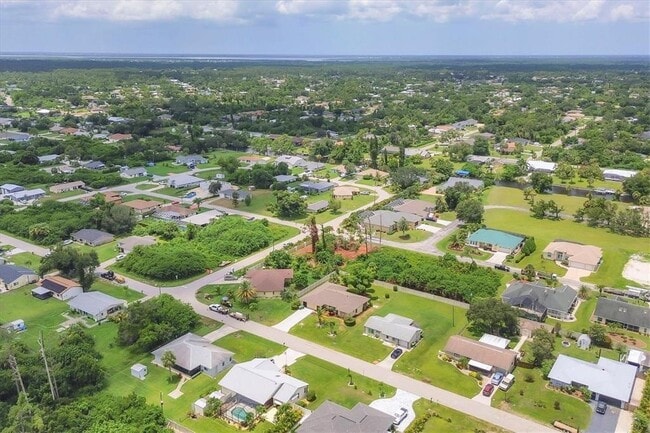 Building Photo - 948 Andrews Ave NW