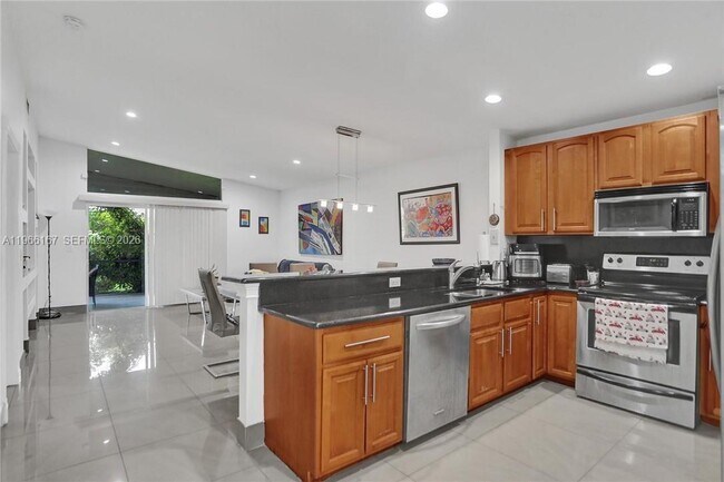 Building Photo - 504 Woodgate Cir