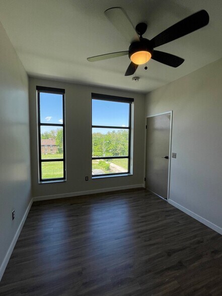Building Photo - 8001 Kercheval Ave