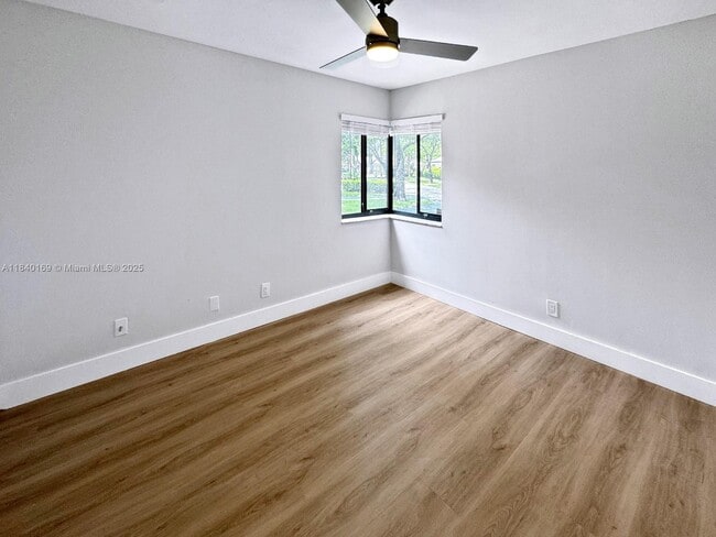 Building Photo - 9348 Chelsea Dr S