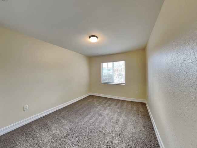 Building Photo - 6314 Plunkett St