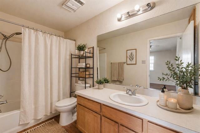 Building Photo - 619 Race St