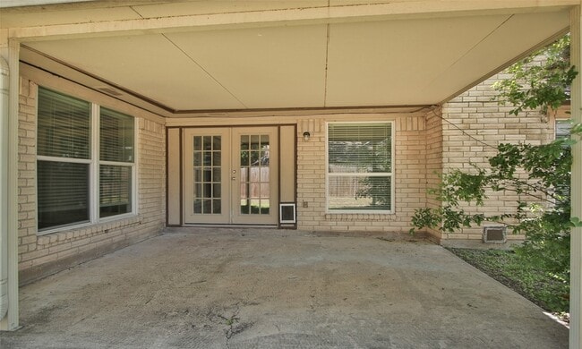 Building Photo - 833 Lakeview Dr