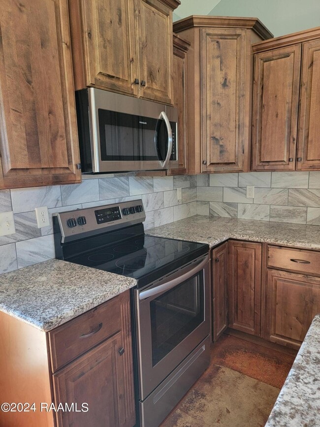 Building Photo - 917 W Broussard Rd