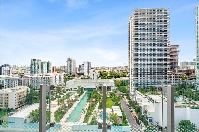 Building Photo - 700 NE 26th Terrace