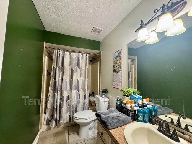Building Photo - 173 Lee Rd 508