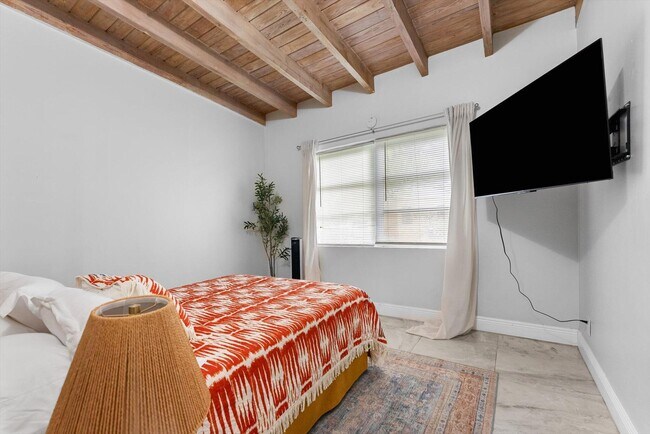 Building Photo - 3101 SW 16th St