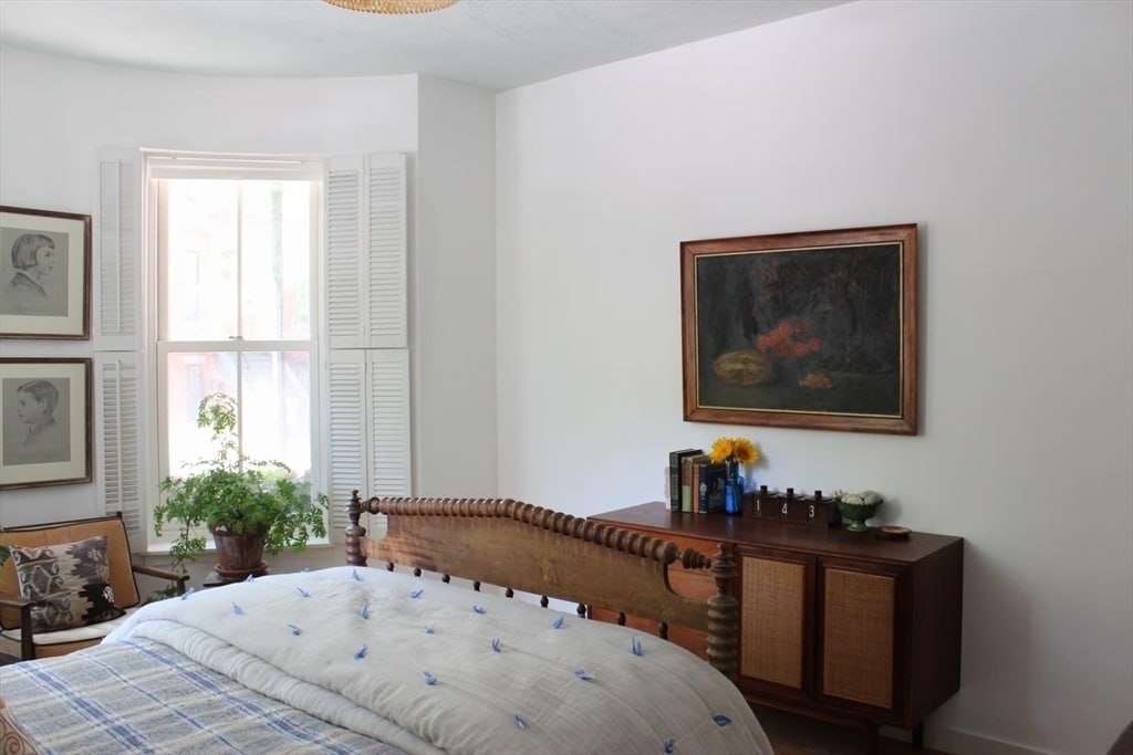 Building Photo - 209 W Newton St