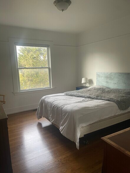 Building Photo - 244 30th St