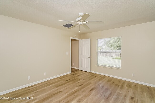 Building Photo - 1273 SW Curtis St