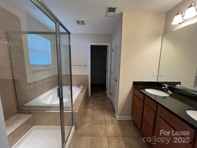 Building Photo - 207 Elba Dr