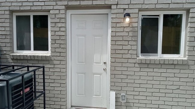 Building Photo - 2156 Park Terrace