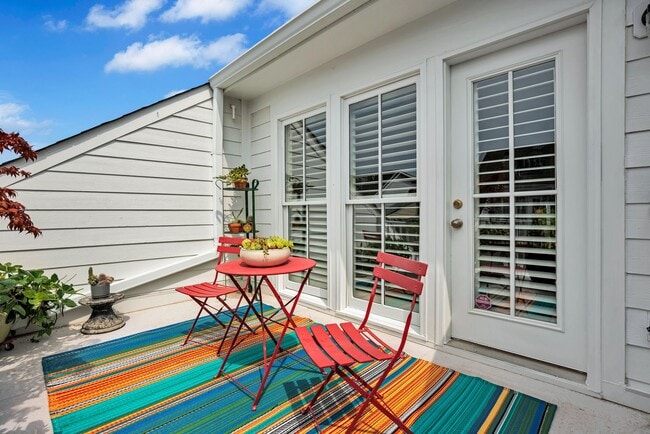 Building Photo - Stunning 4BR All-Brick End-Unit Townhome with Rooftop Terrace in Potomac Greens