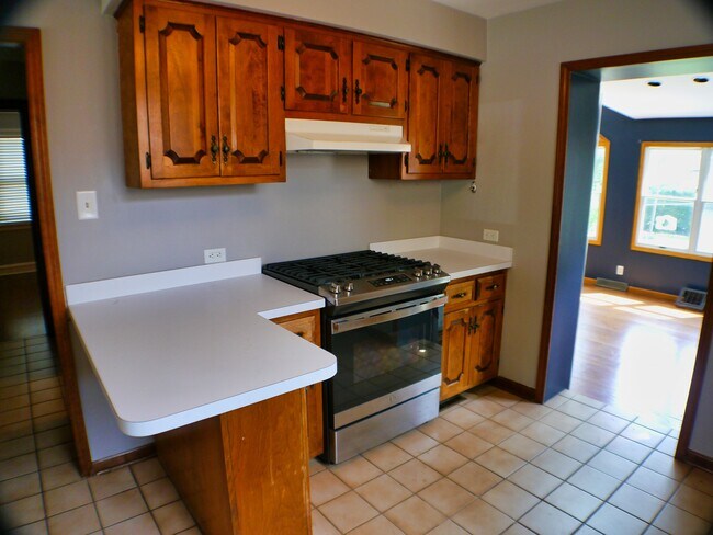 Building Photo - 9337 S Richmond Ave