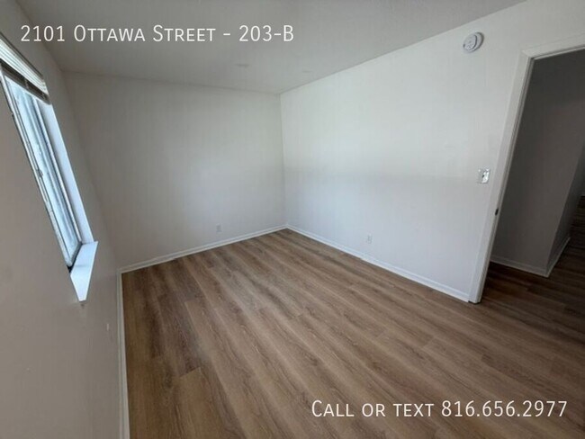 Building Photo - 2101 Ottawa St