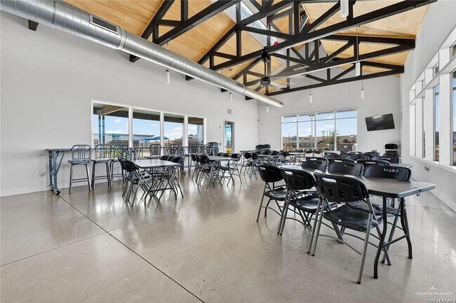 Building Photo - 22 Silos Meadows