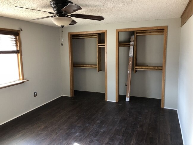 Building Photo - $995 - 3 bed 1 bath - Single Family Home