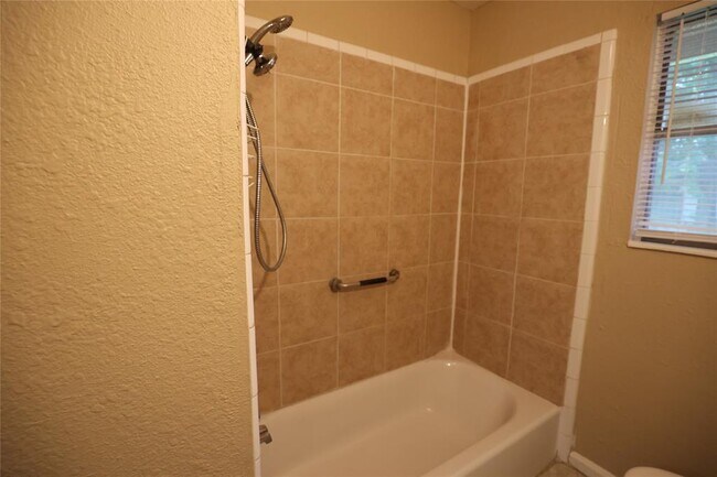 Building Photo - 5734 Lyndhurst Dr