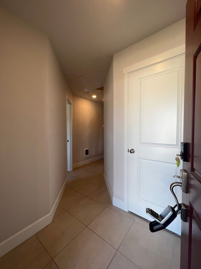 Building Photo - Beautiful 4 Bedroom 3.5 BA Home! Mother in Law Suite, Attached Garage & Top floor Bonus Room!