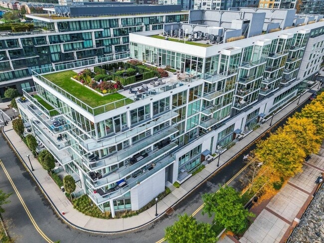 Building Photo - 1000 Ave at Port Imperial
