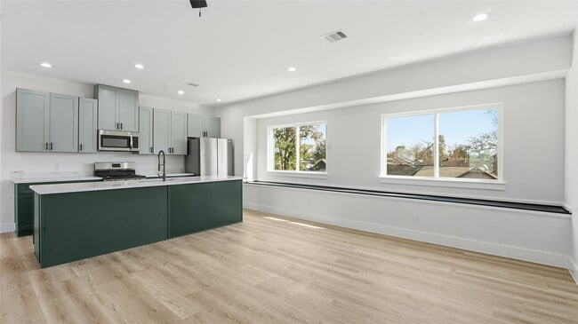 Building Photo - 1313 Knight St