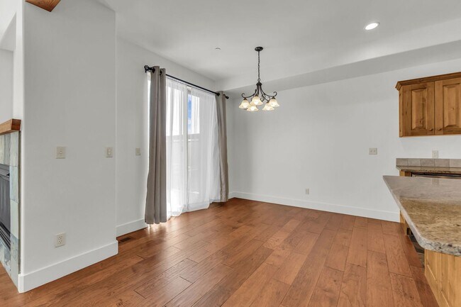 Building Photo - Quarry Village Townhome