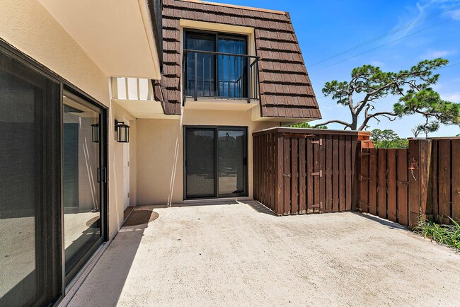 Building Photo - 2320 23rd Ct