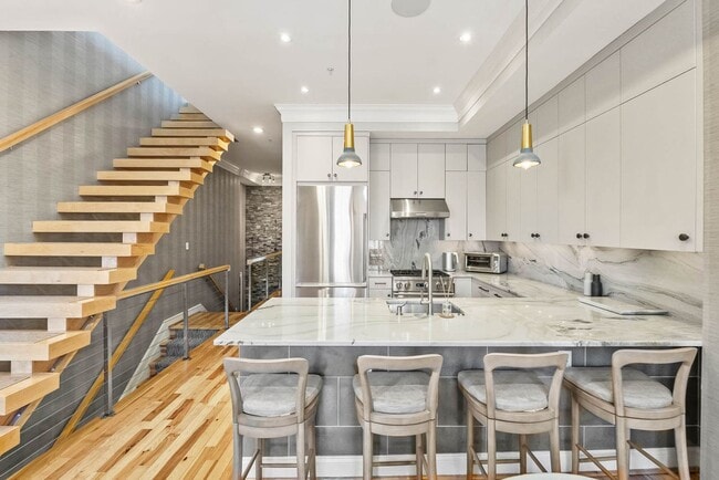 Building Photo - Logan Circle Condo