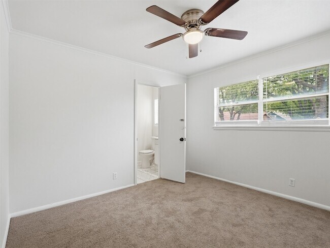 Building Photo - 2121 Canton Dr