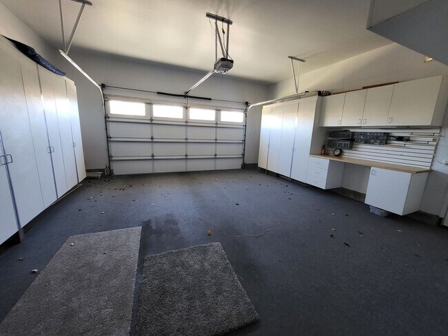 Building Photo - 3300 Dog Leg Dr