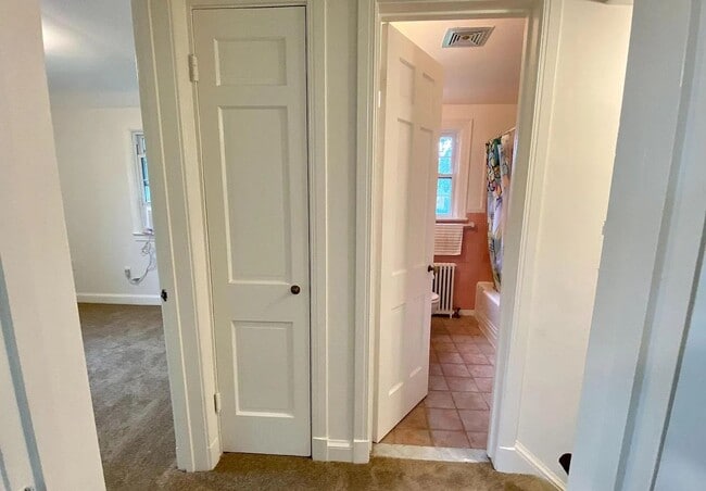 Building Photo - Charming 3BR/1BA Home in Prime Bethesda Location