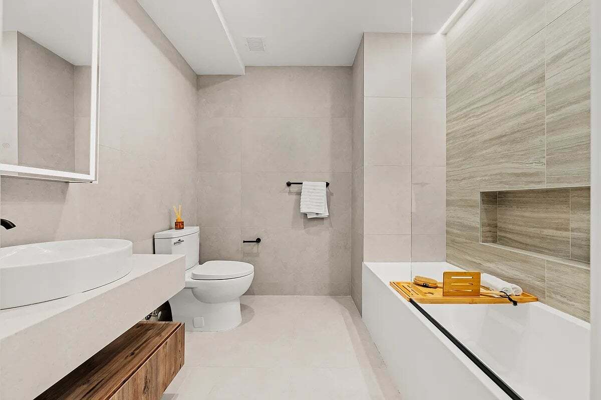 Building Photo - 313 E 17th St