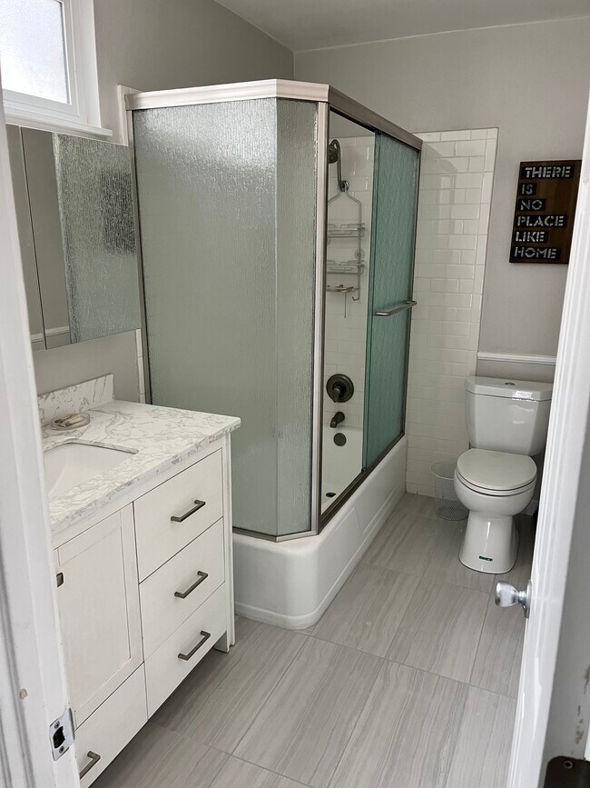 Building Photo - 208 30th St