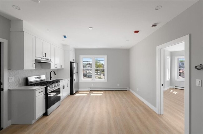 Primary Photo - 735 Broadway