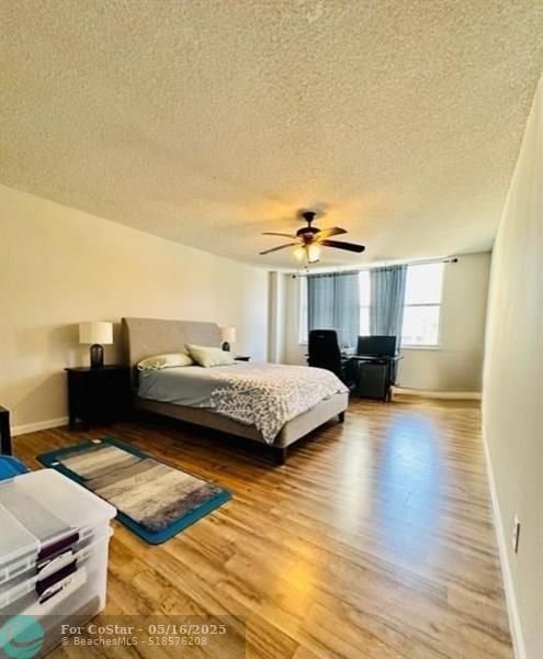 Building Photo - 1150 Hillsboro Mile