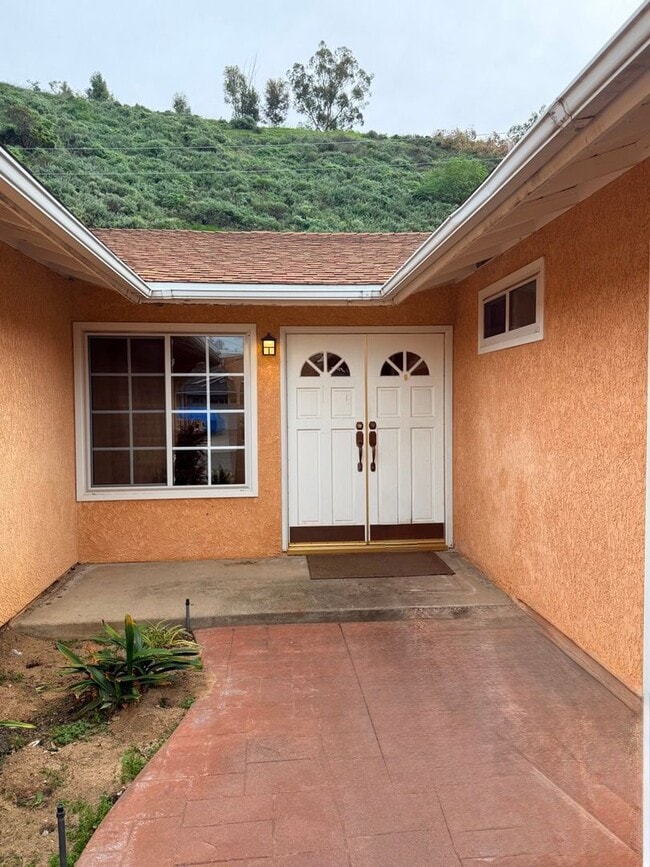 Building Photo - Spacious 4BD 2BA House With Perfect Private Backyard and Solar Panels  in Simi Valley