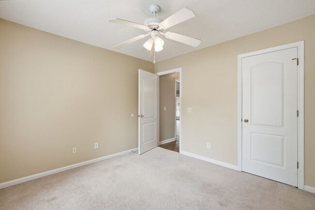 Building Photo - Centrally Located Home in Richmond Hill