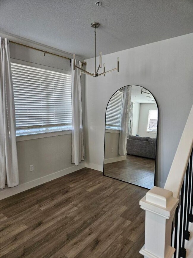 Building Photo - Beautiful 3 bedroom Condo