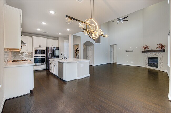 Building Photo - 28918 Woods Rose Ct