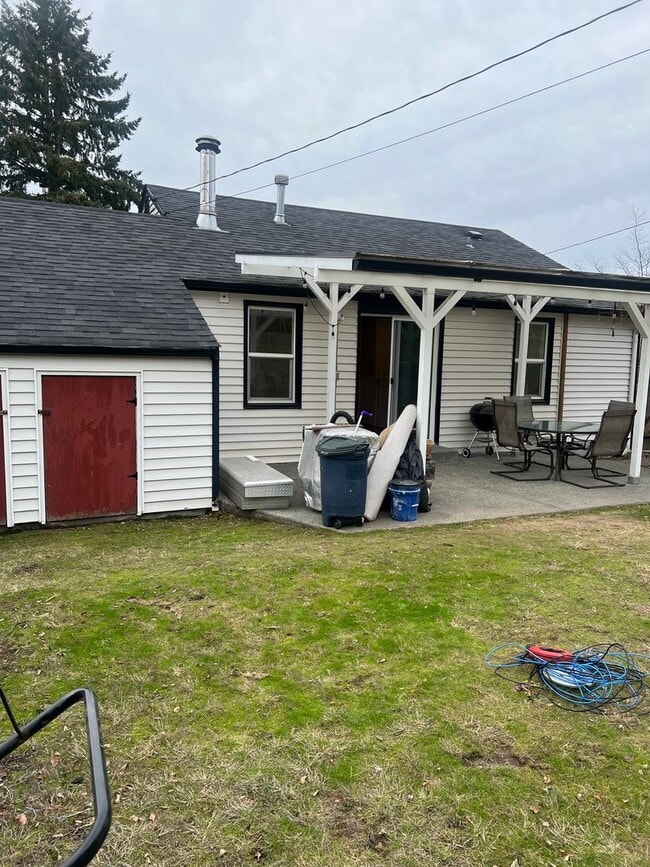 Building Photo - Renton 2 bedroom 1 bath home available now!