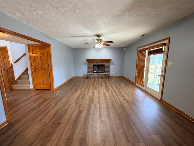 Building Photo - 705 Hummingbird Ln