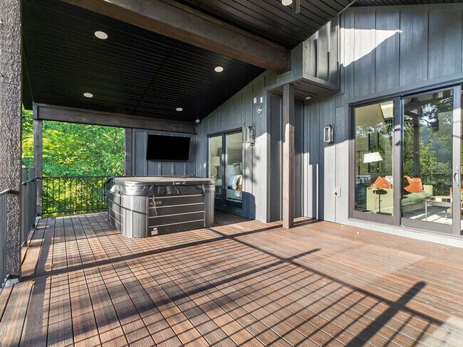 Building Photo - 2104 Almand Dr