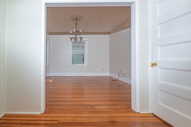 Building Photo - 21 Edison Green