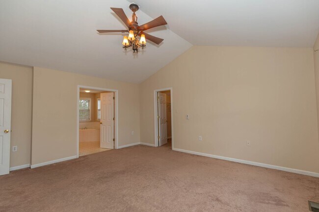 Building Photo - 4 bed, 2.5 bath Single Family Home in Char...