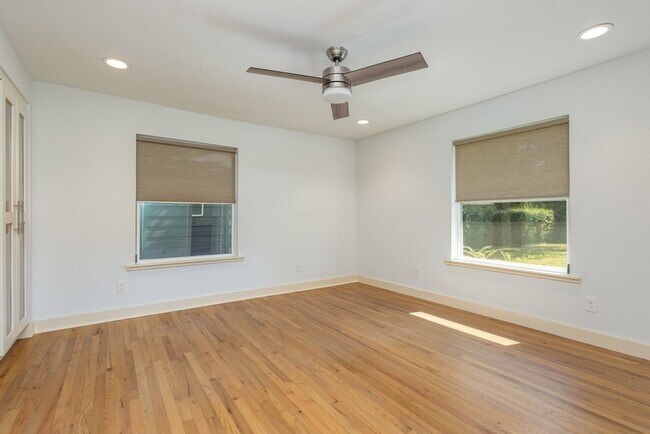 Building Photo - 5710 Forest Ln