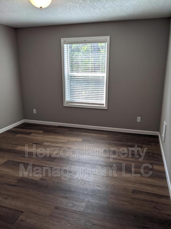 Building Photo - 2105 SE 7th Ave