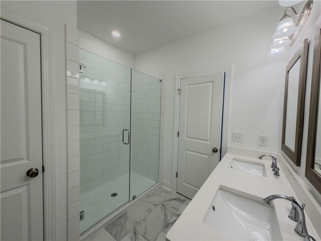 Building Photo - 512 Sawnee Vlg Dr