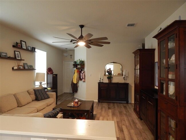 Building Photo - 437 English Oak St