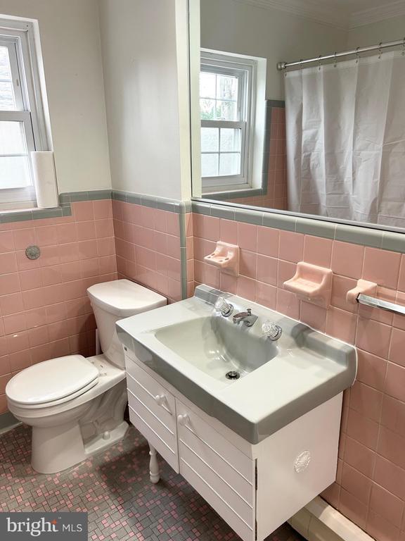 Building Photo - 1223 Drexel Ave