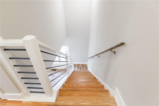 Building Photo - 870 Gaston St SW